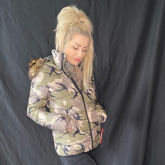 Brand New North Face camo bomber - Picture 6 of 6